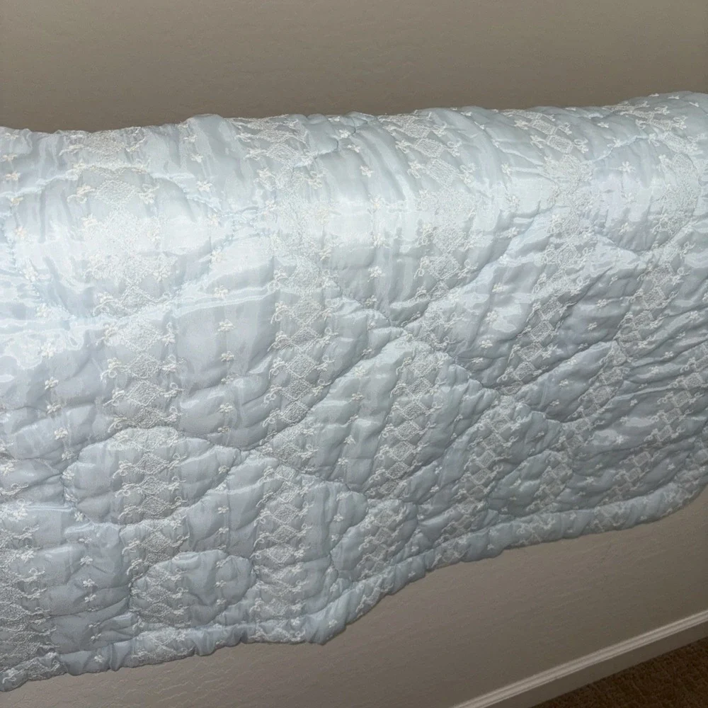 Vtg Acrylic Baby Blanket Blue&white Nylon Trim Acrylic‎ Baby Morgan?
